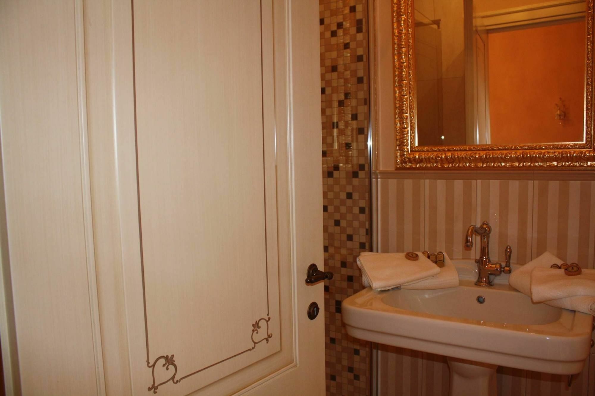 Salotto Delle Arti Hotel Modena Eksteriør billede